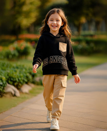 Unisex Kids Fleece Hoodie & Trouser Set – Black & Beige “Los Angeles” Outfit